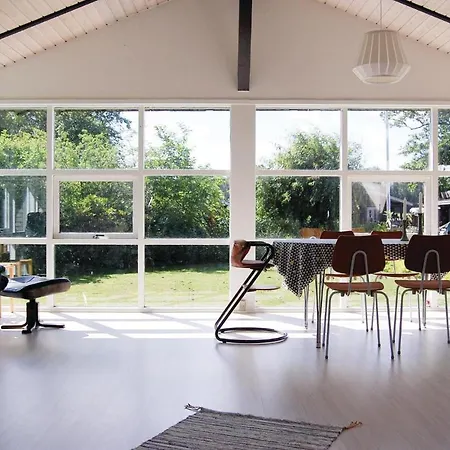 Three-bedroom Holiday In * Sjolund