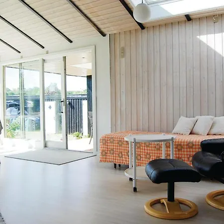 Three-bedroom Holiday In Prázdninový dům Sjolund